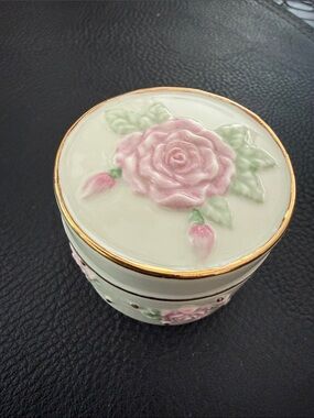 Lenox Pink Rose Porcelain Trinket Box with  24kt Gold Trim